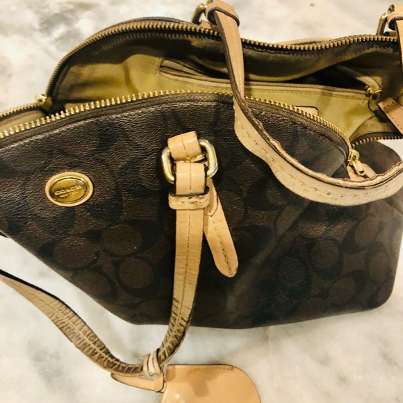 Authentic COACH purse, GUC - Picture 4 of 7